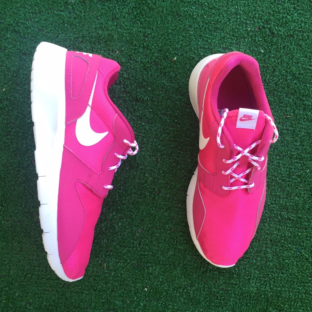 Nike Kaishi (Roshe) women's pink white sne…